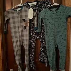 Bundle deal 3 toddler onesie set for 12$